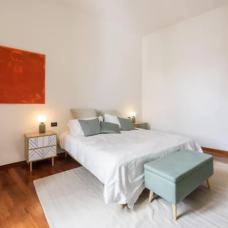 Florence- Oricellai Two Bedroom Apartment *